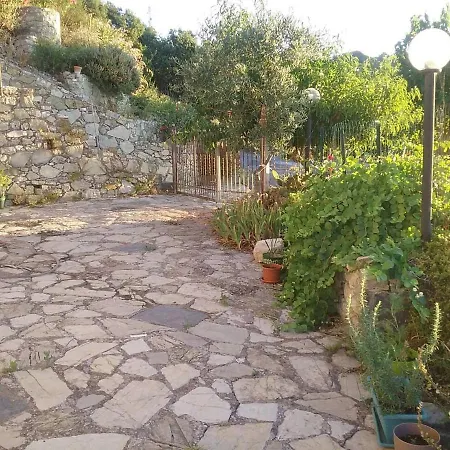 Captivating 1-bed House Hébergement de vacances Castelmola